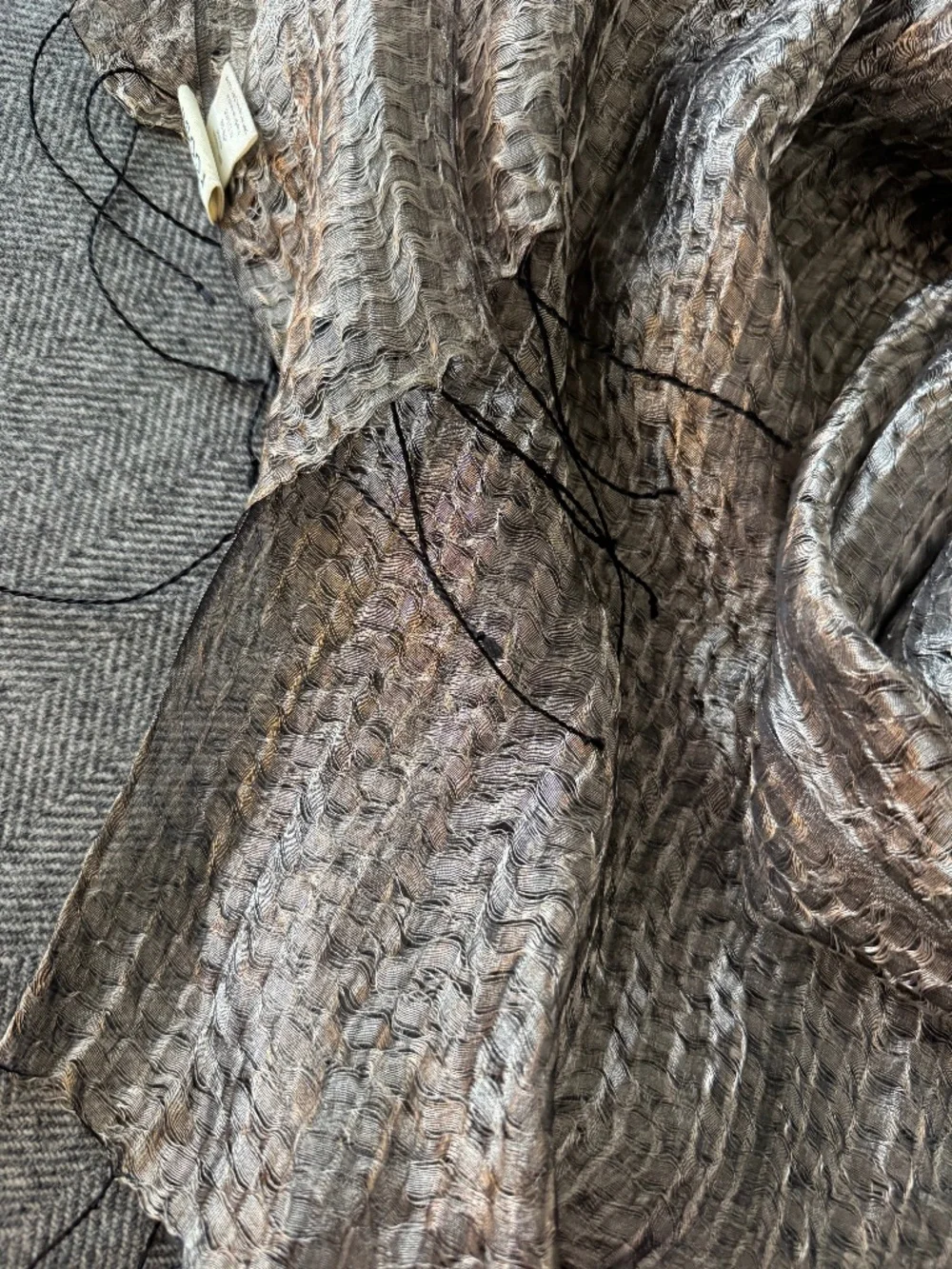 NWOT, ROOST, STUNNING ALCHEMY SCARF, LIGHTLY WOVEN PEWTER METALLIC W/FRINGE ENDS